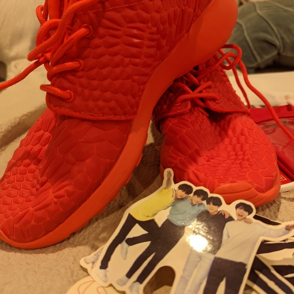 Nike Roshe Designer 6.5 Crimson Red - Picture 4 of 5